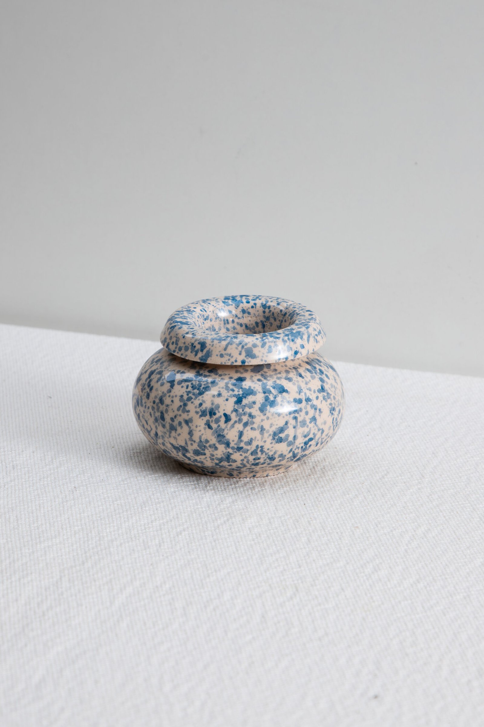 Cenicero Tanit Granito Azul - Serie Granito Marrakech